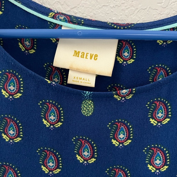 Maeve short sleeve blue top with scoop neckline and gathers. Size XS - Picture 3 of 4